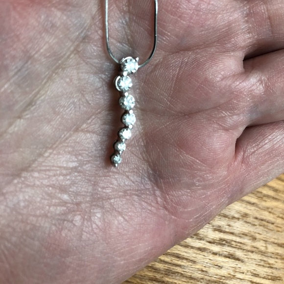 NEW Gorgeous 3/4 Ct Diamond White Gold Journey Necklace - Picture 5 of 11
